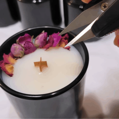 świeca sojowa o zapachu róży różana.